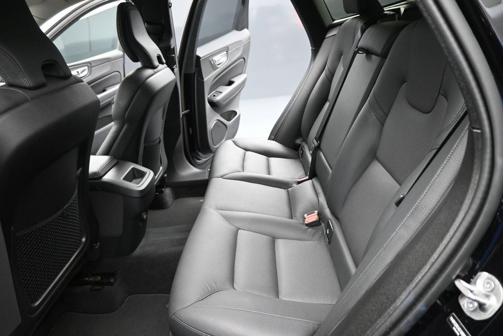 Used 2025 Volvo XC60 B5 Plus AWD/4WD image 20