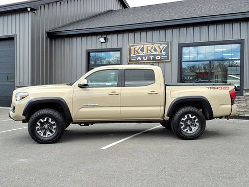 Used 2018 Toyota Tacoma TRD Off-Road w/ Technology Package AWD/4WD image 4