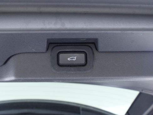 Used 2023 Land Rover Discovery S R-Dynamic image 12