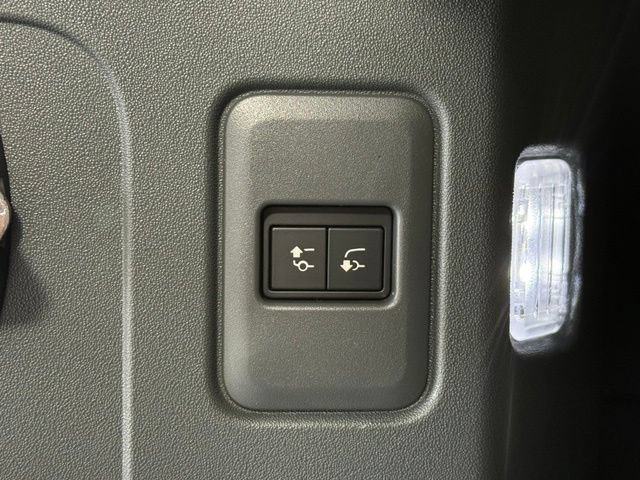 New 2026 Land Rover Defender 110 V8 AWD/4WD image 16