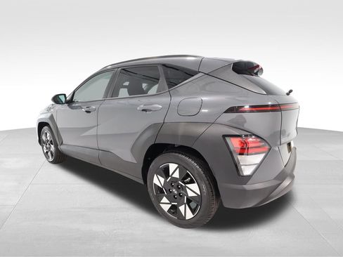 Used 2025 Hyundai Kona SEL FWD image 2