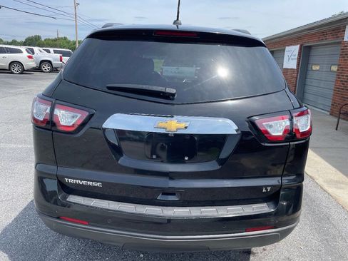 Used 2017 Chevrolet Traverse LT w/ Style and Technology Package image 6