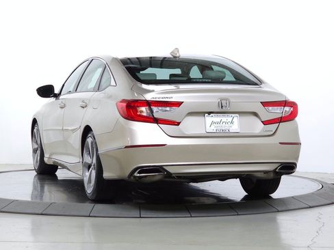 Used 2018 Honda Accord Touring image 6