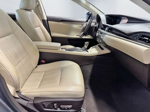 Used 2016 Lexus ES 350 w/ Luxury Package w/Wood Trim FWD image 24