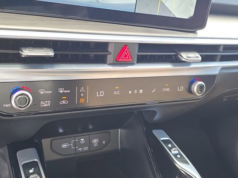 Used 2025 Kia Sorento SX Prestige w/ Olive Brown Leather Package image 27