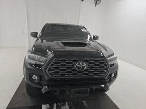 Used 2022 Toyota Tacoma TRD Sport w/ TRD Premium Sport Package AWD/4WD image 9