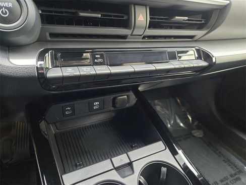 Used 2024 Toyota Prius LE image 21