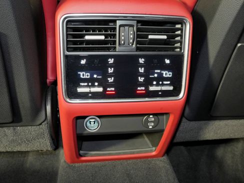 Certified 2023 Porsche Cayenne Turbo AWD/4WD image 41