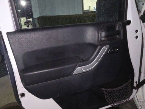 Used 2014 Jeep Wrangler Unlimited Sahara image 14