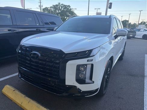 Used 2024 Hyundai Palisade Calligraphy image 3