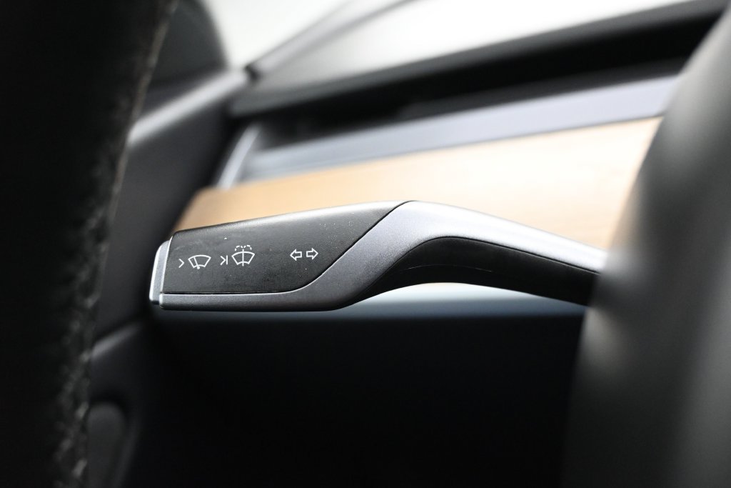Used 2018 Tesla Model 3 Long Range RWD image 19