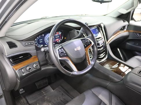 Used 2019 Cadillac Escalade Luxury image 24
