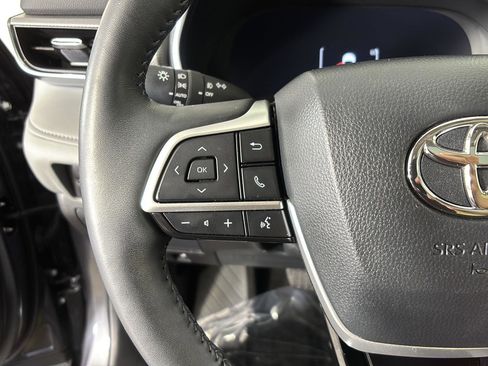 Used 2024 Toyota Highlander Platinum image 27