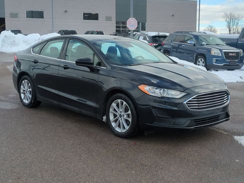 Used 2020 Ford Fusion SE image 2
