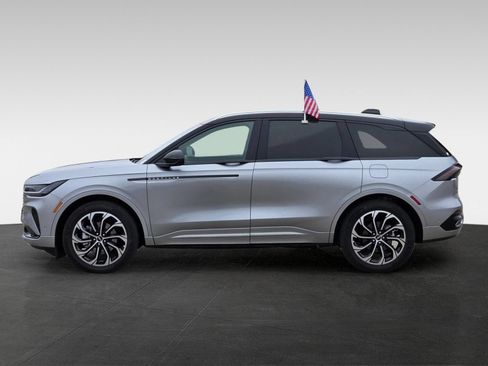 Used 2024 Lincoln Nautilus Reserve AWD/4WD image 7