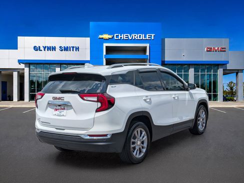 Used 2024 GMC Terrain SLT FWD image 8