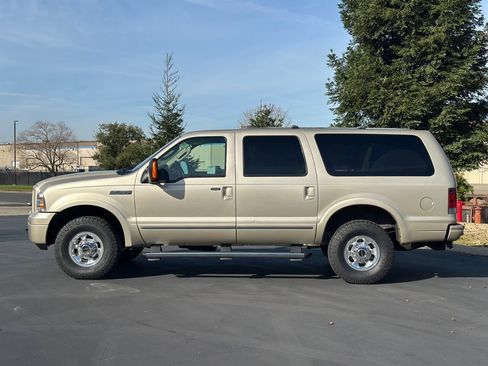 Used 2005 Ford Excursion Limited image 2