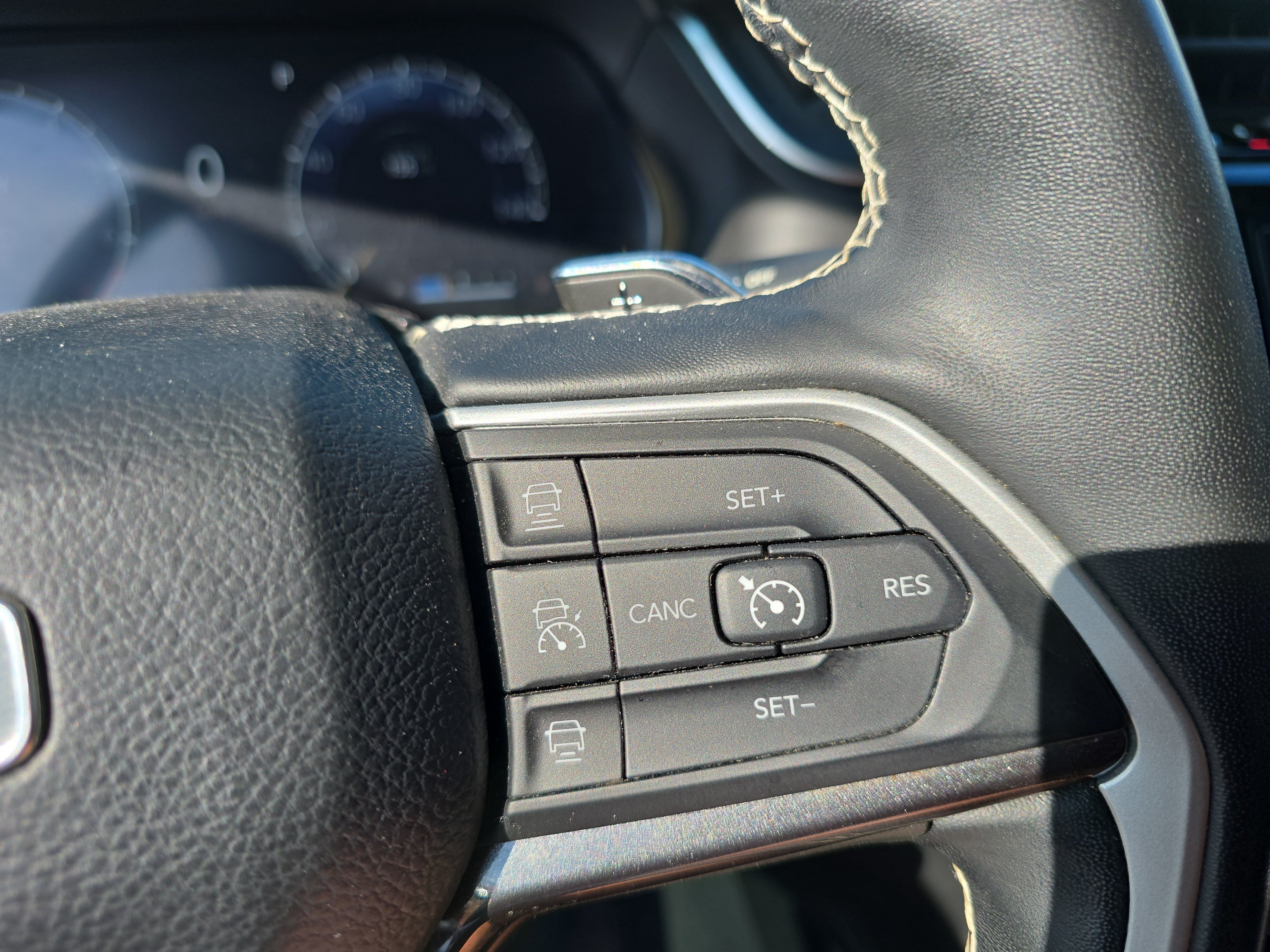 Used 2022 Jeep Grand Cherokee L Laredo w/ Luxury Tech Group I AWD/4WD image 30