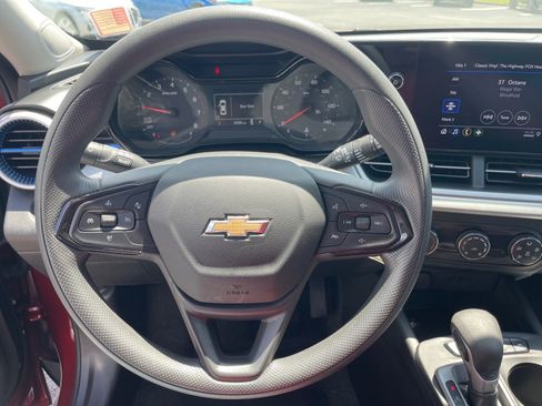 Used 2025 Chevrolet Trax LS w/ Driver Confidence Package FWD image 7