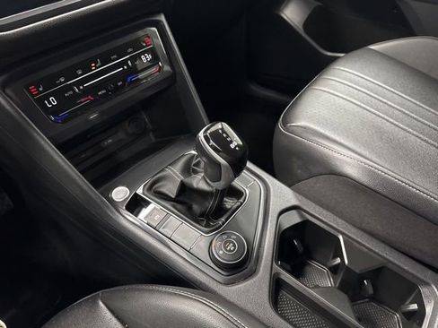Used 2024 Volkswagen Tiguan SE image 19