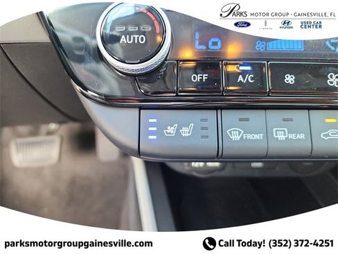 New 2025 Hyundai Elantra Limited image 18