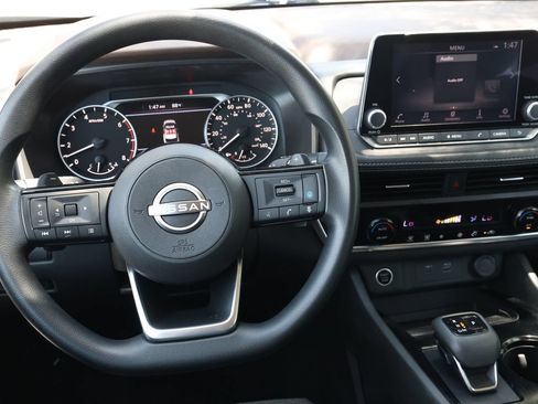Used 2023 Nissan Rogue SV FWD image 16