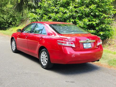Used 2011 Toyota Camry XLE FWD image 3