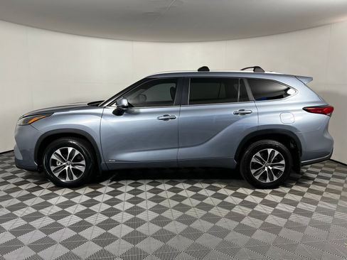 Certified 2023 Toyota Highlander XLE image 8