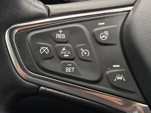 Used 2021 Chevrolet Equinox Premier image 24