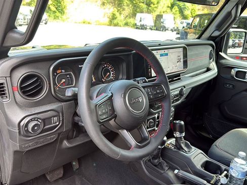 Used 2024 Jeep Wrangler Unlimited Rubicon w/ Convenience Group AWD/4WD image 18