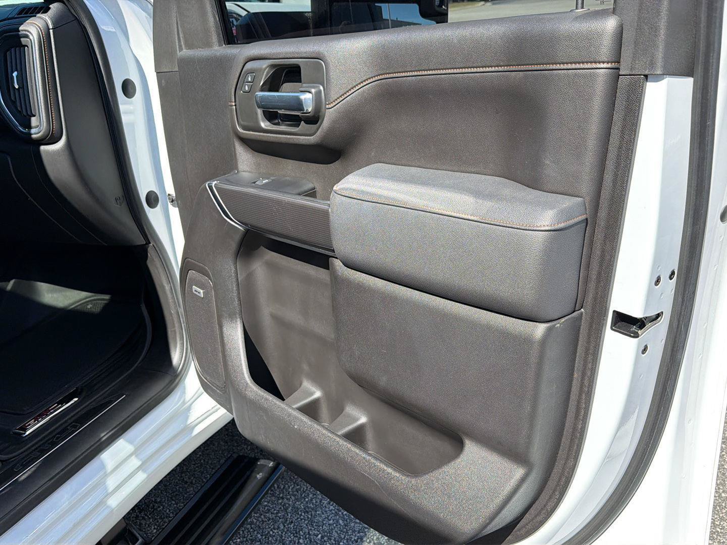 Used 2023 GMC Sierra 2500 AT4 w/ AT4 Premium Plus Package AWD/4WD image 15
