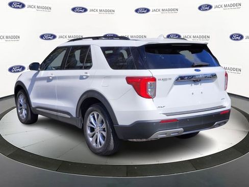 Certified 2022 Ford Explorer XLT w/ Equipment Group 202A AWD/4WD image 3