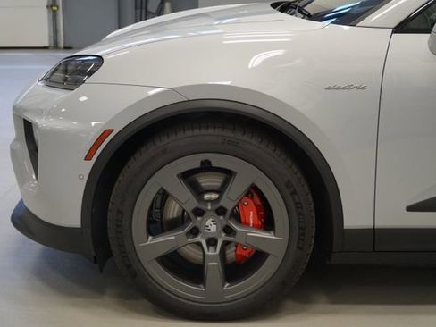 New 2026 Porsche Macan 4S Electric image 16
