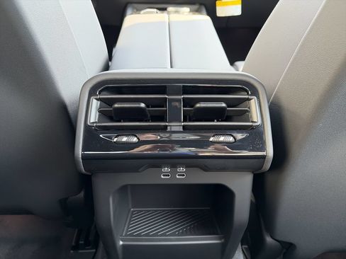 Used 2027 BMW 530i w/ M Sport Package RWD image 31