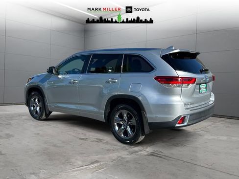 Certified 2019 Toyota Highlander Limited Platinum AWD/4WD image 3
