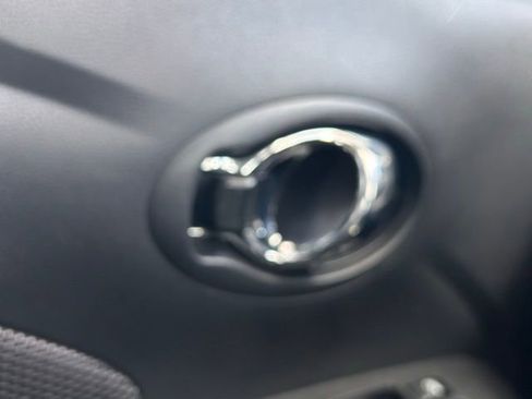 Used 2018 Nissan Versa SV image 15