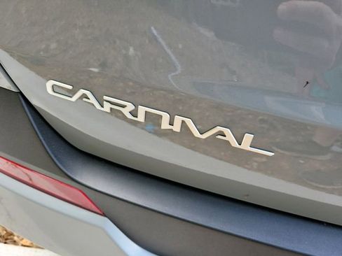 Certified 2025 Kia Carnival EX FWD image 9