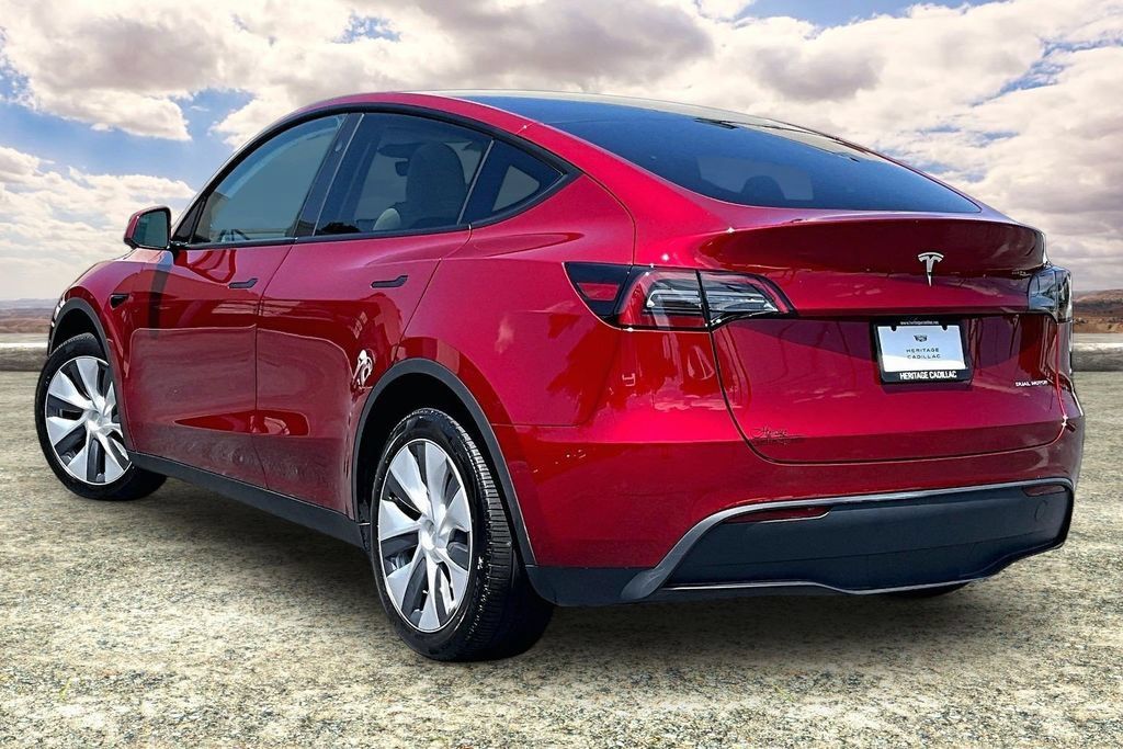 Used 2024 Tesla Model Y Long Range AWD/4WD image 4