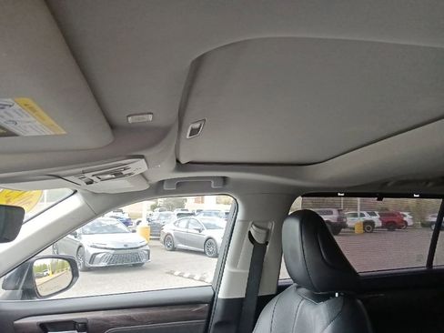 Used 2023 Toyota Highlander Limited image 15
