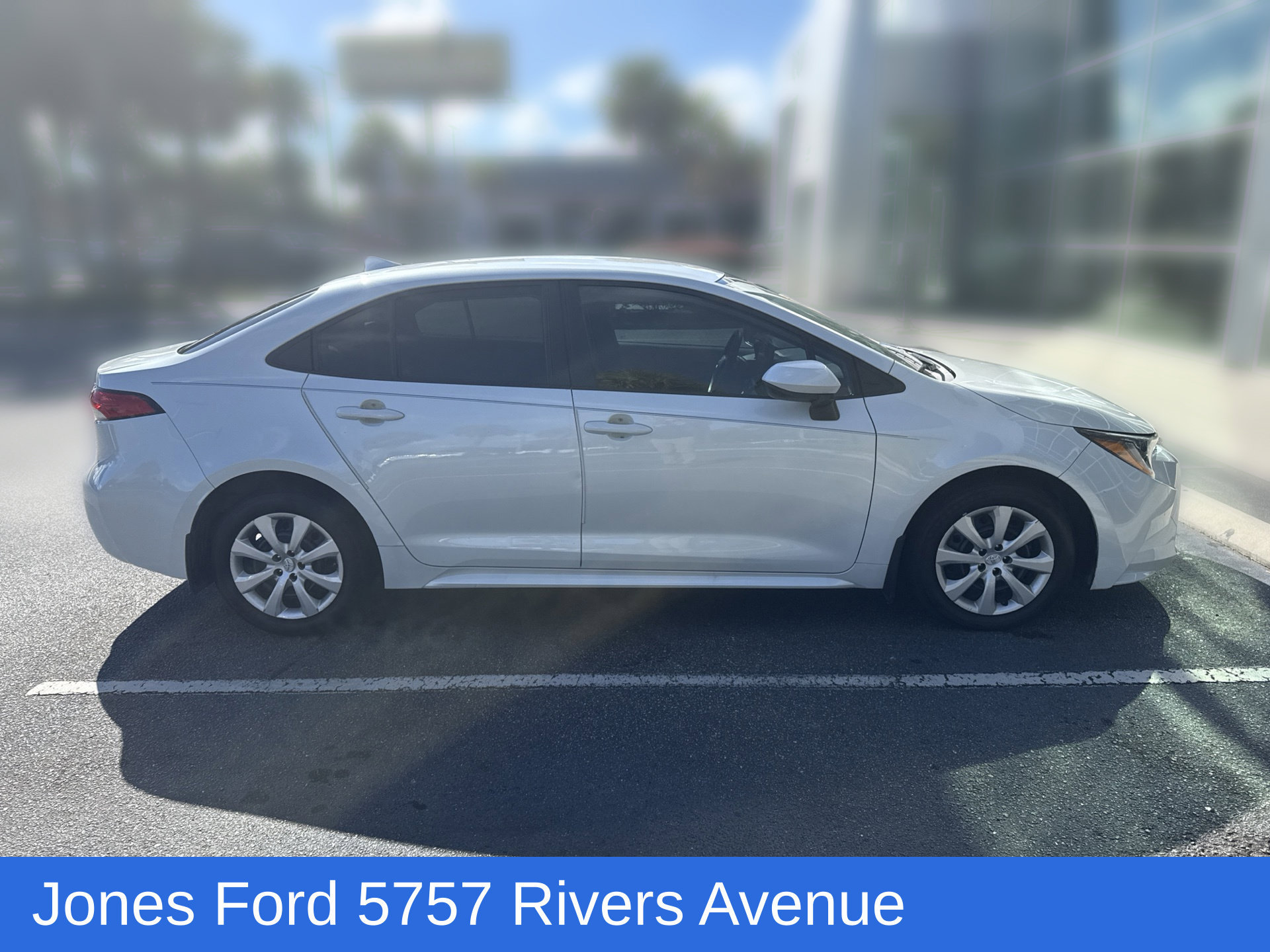 Used 2026 Toyota Corolla LE FWD image 3