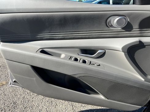 Used 2025 Hyundai Elantra SEL image 20