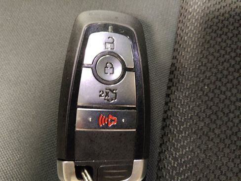 Used 2020 Ford Fusion SE FWD image 32