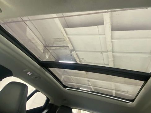 Used 2025 Volvo XC40 B5 Core image 28