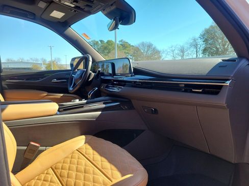 Used 2021 Cadillac Escalade Premium Luxury image 32