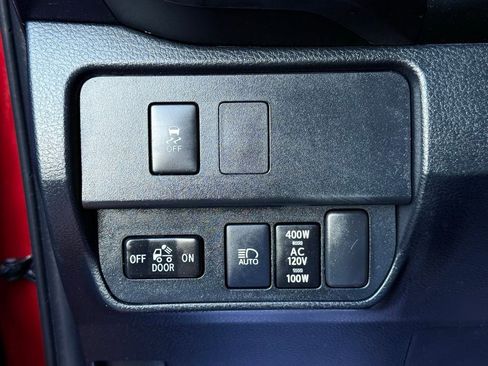 Used 2021 Toyota Tacoma TRD Off-Road image 10