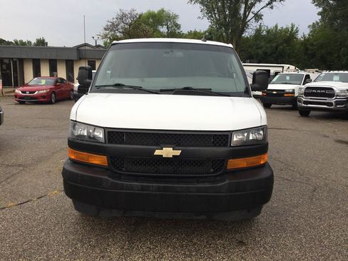Used 2019 Chevrolet Express 2500 w/ Driver Convenience Package RWD image 3