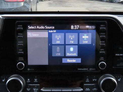 Used 2020 Toyota Highlander XLE image 20