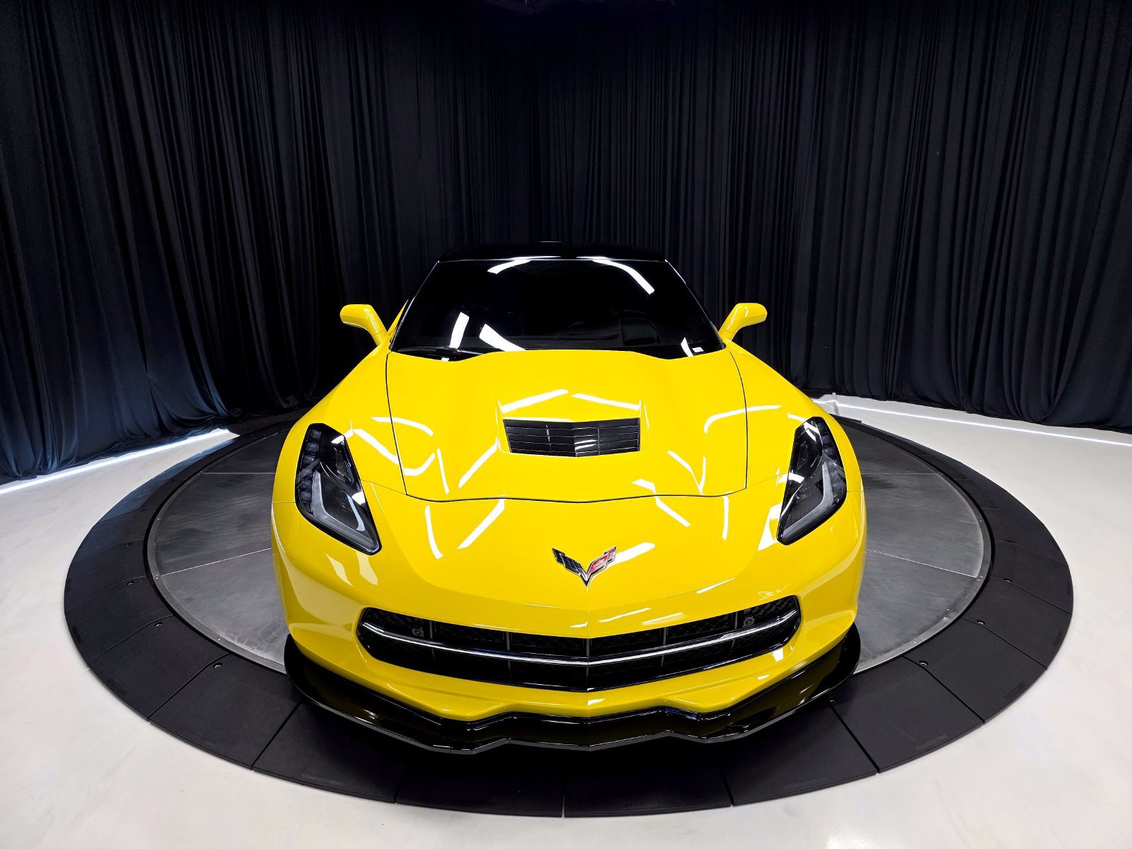 Used 2016 Chevrolet Corvette Stingray Coupe w/ 3LT Preferred Equipment Group RWD image 8