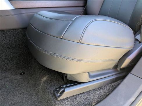 New 2025 Land Rover Range Rover Long Wheelbase SE image 4