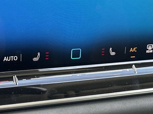 New 2025 Volkswagen Tiguan SE image 23